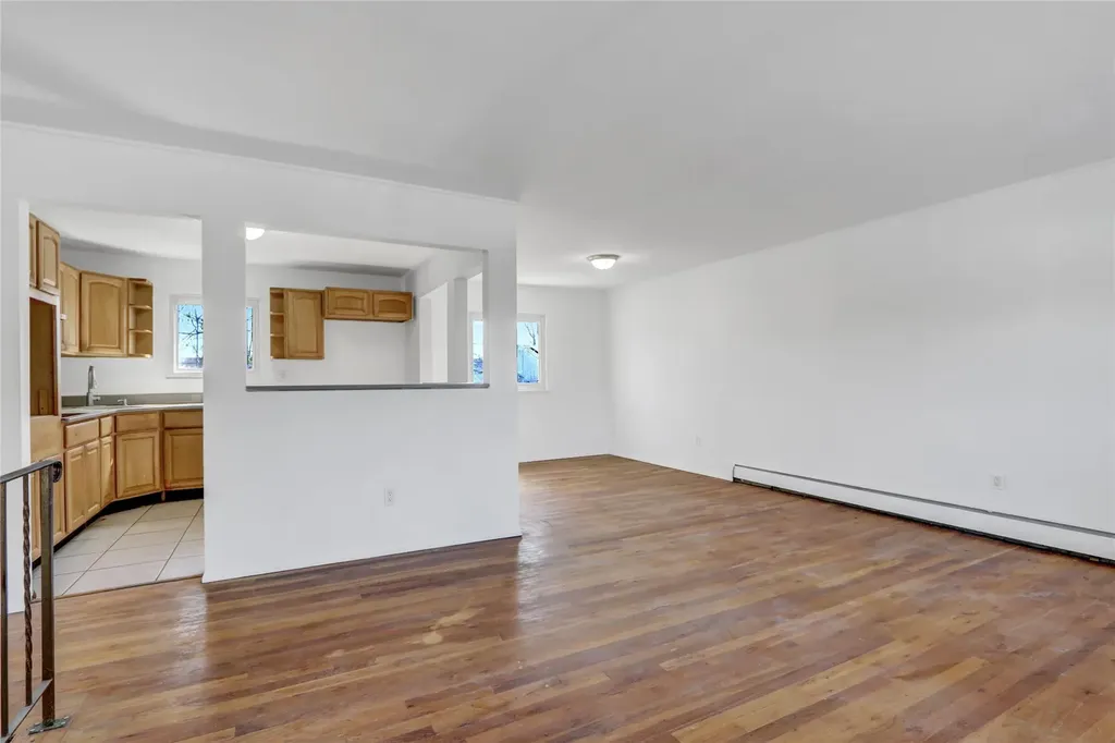 1 Thomas Avenue Bay Shore NY 11706