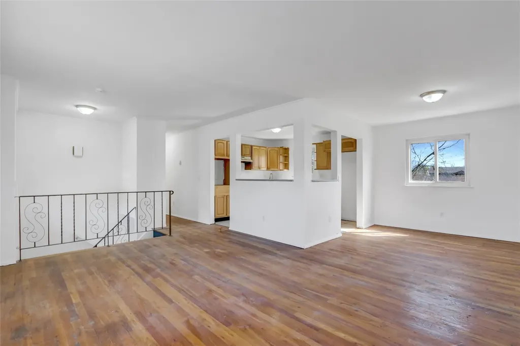 1 Thomas Avenue Bay Shore NY 11706