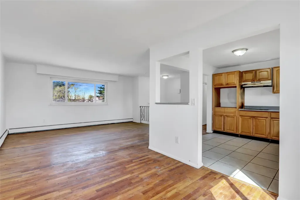 1 Thomas Avenue Bay Shore NY 11706