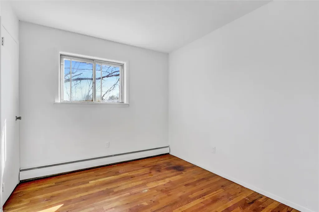 1 Thomas Avenue Bay Shore NY 11706