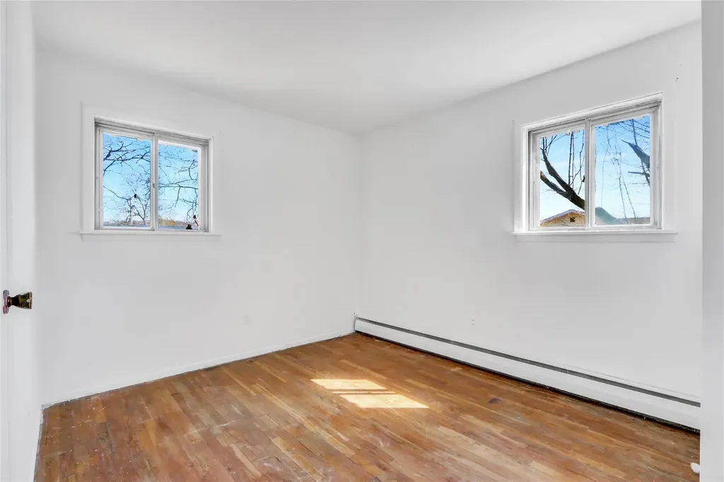 1 Thomas Avenue Bay Shore NY 11706
