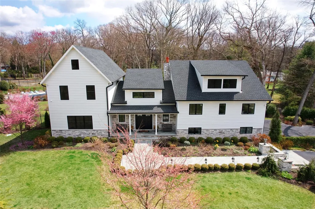 72 Wheatley Road Old Westbury NY 11568