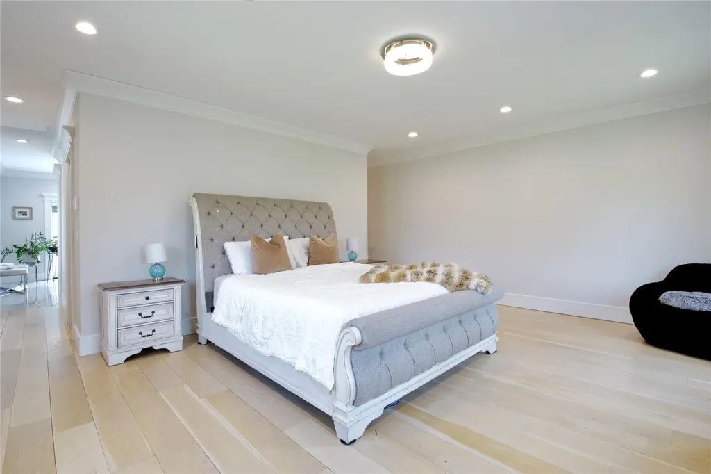 72 Wheatley Road Old Westbury NY 11568