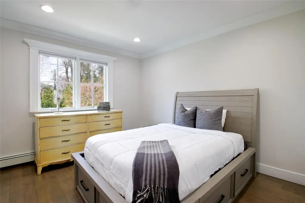 72 Wheatley Road Old Westbury NY 11568