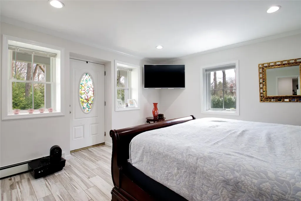 72 Wheatley Road Old Westbury NY 11568