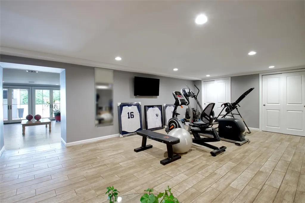 72 Wheatley Road Old Westbury NY 11568