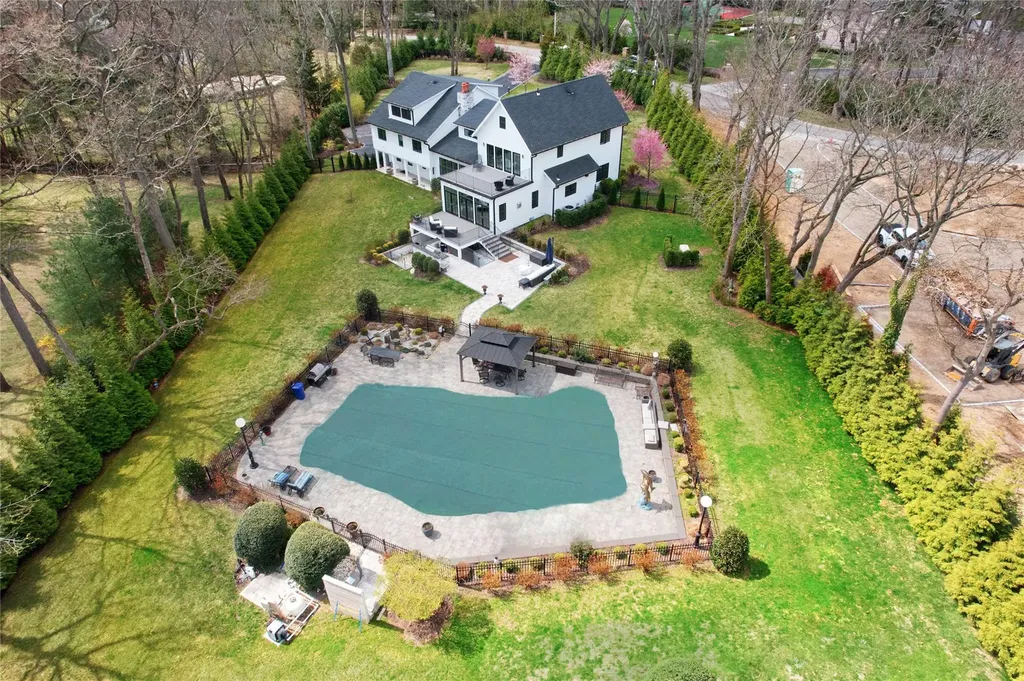 72 Wheatley Road Old Westbury NY 11568