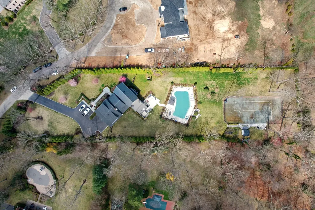 72 Wheatley Road Old Westbury NY 11568