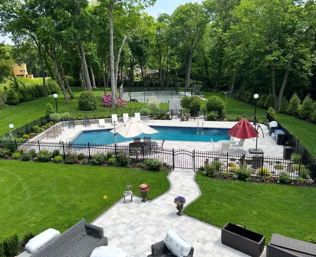 72 Wheatley Road Old Westbury NY 11568