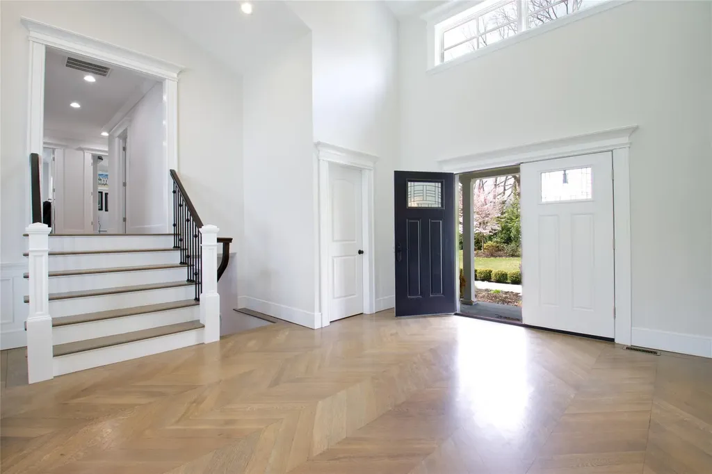 72 Wheatley Road Old Westbury NY 11568