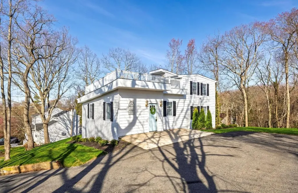 94 Dawn Road Rocky Point NY 11778