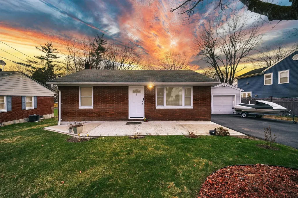 8 Ludlow Drive Poughkeepsie NY 12603