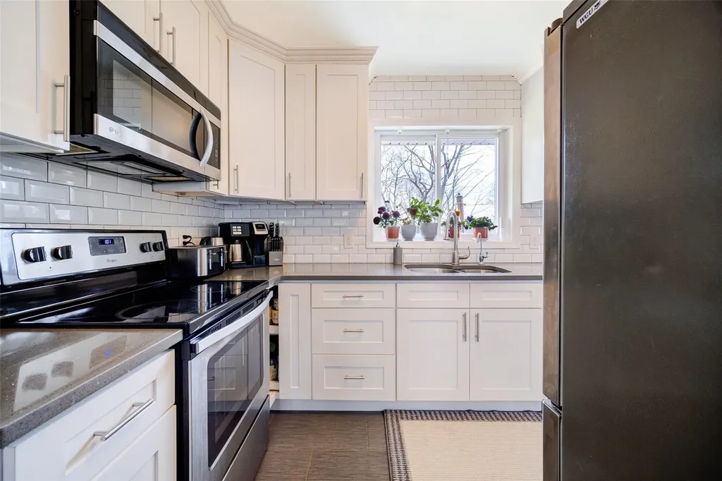 8 Ludlow Drive Poughkeepsie NY 12603