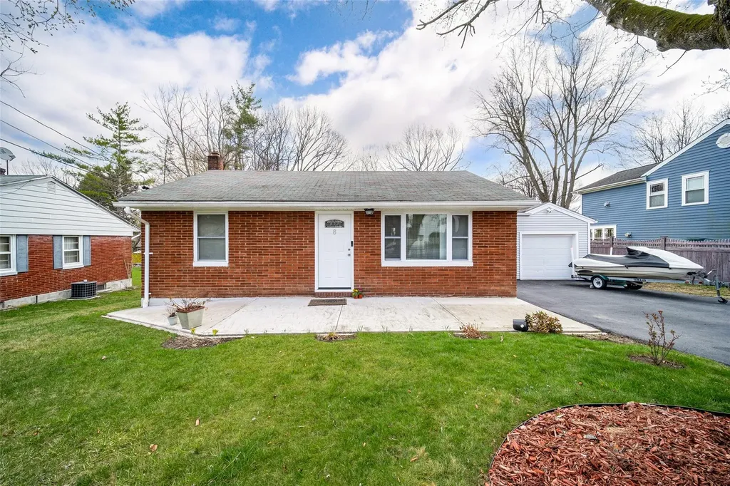8 Ludlow Drive Poughkeepsie NY 12603