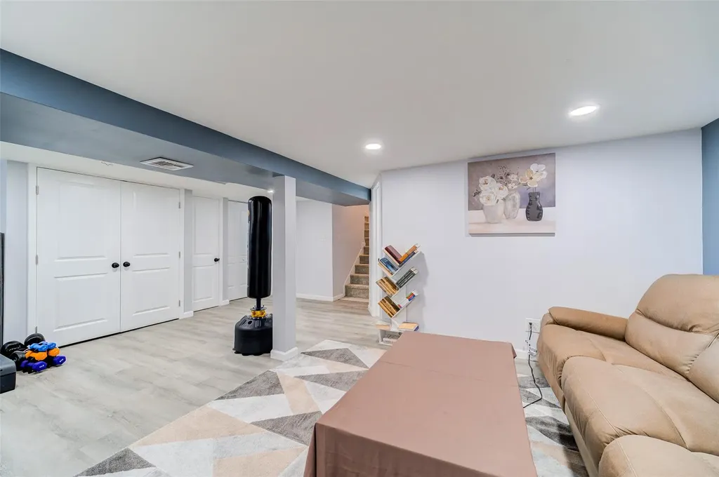 8 Ludlow Drive Poughkeepsie NY 12603