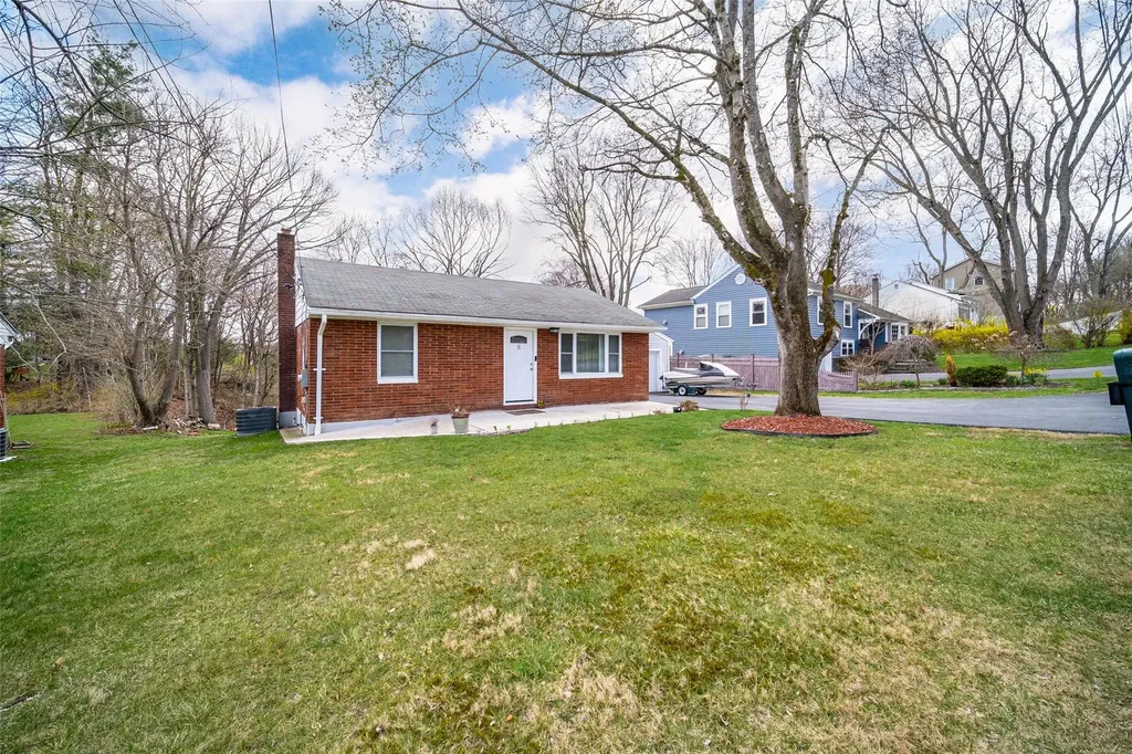 8 Ludlow Drive Poughkeepsie NY 12603
