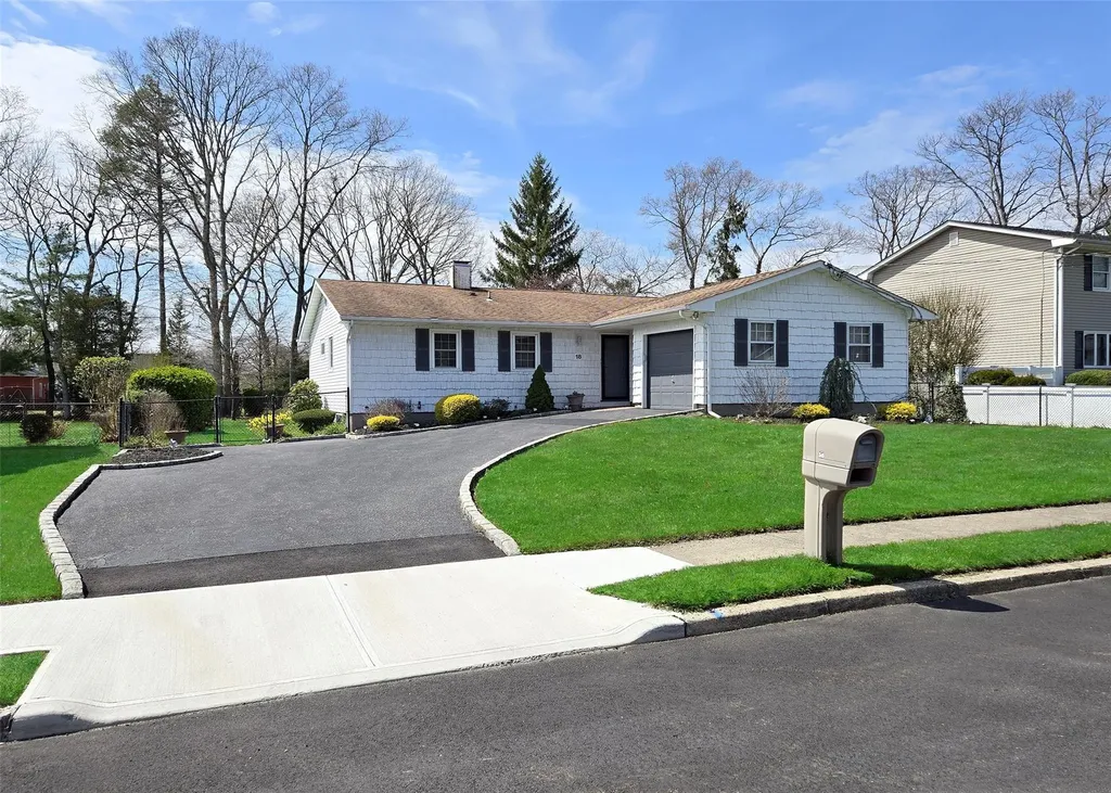 18 Norma Boulevard Holbrook NY 11741