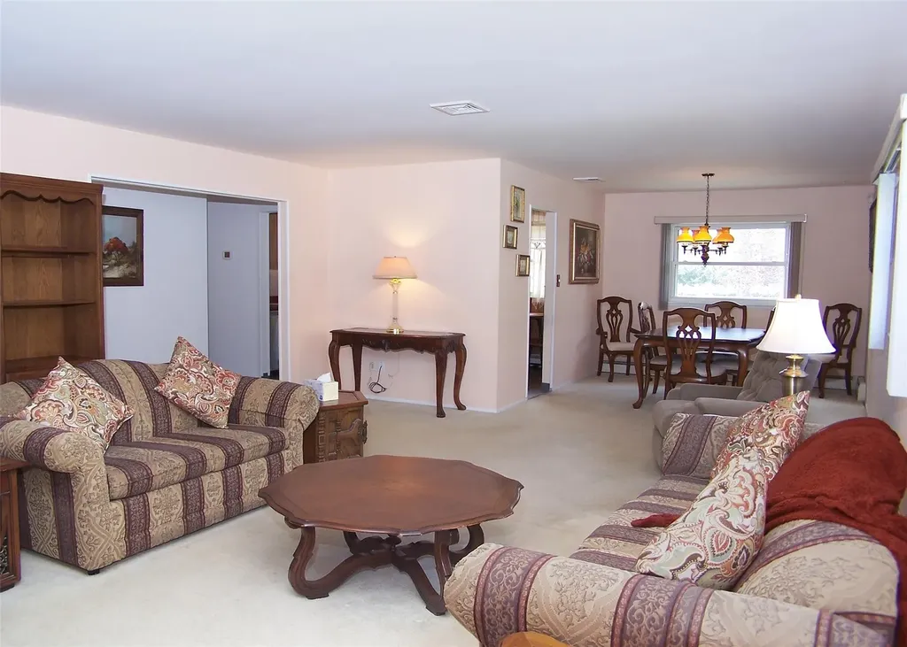 18 Norma Boulevard Holbrook NY 11741