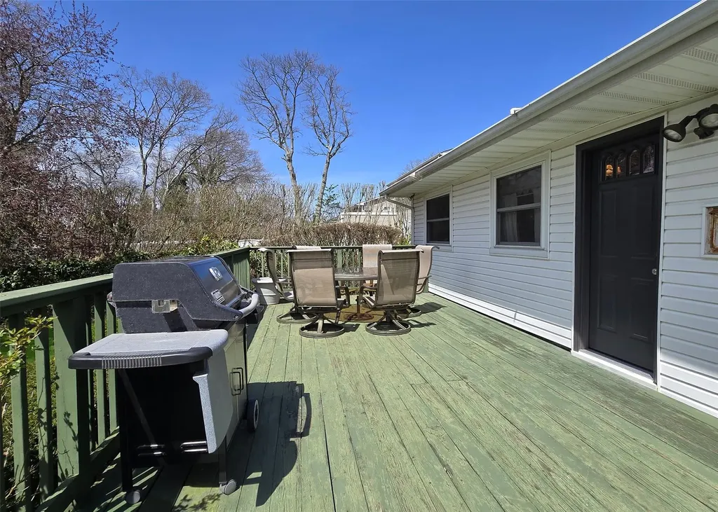 18 Norma Boulevard Holbrook NY 11741