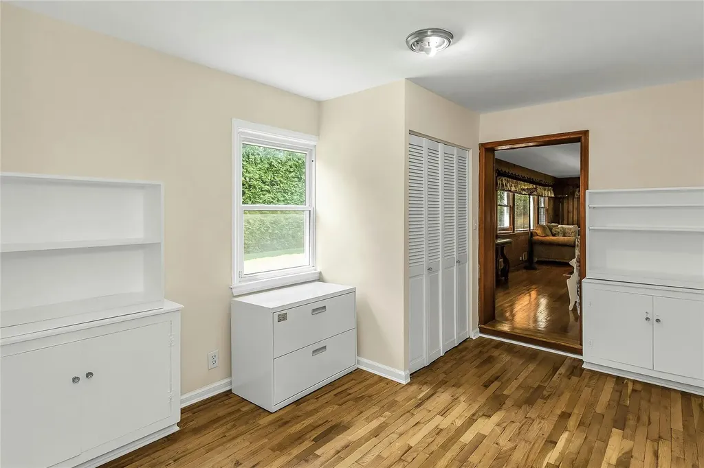 403 Titus Way East Williston NY 11596