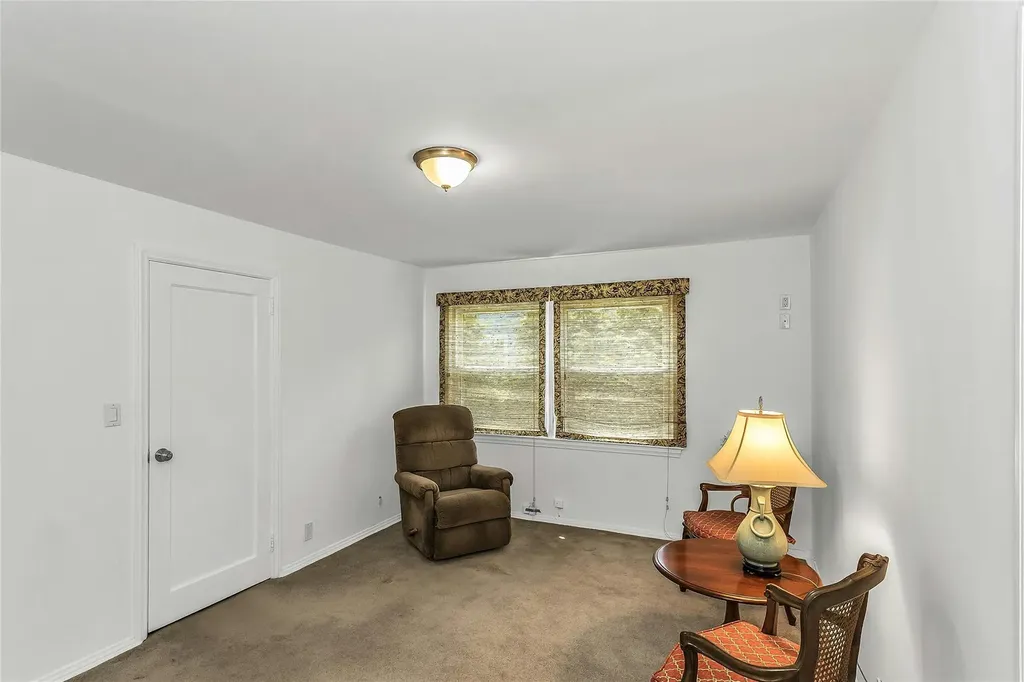 403 Titus Way East Williston NY 11596