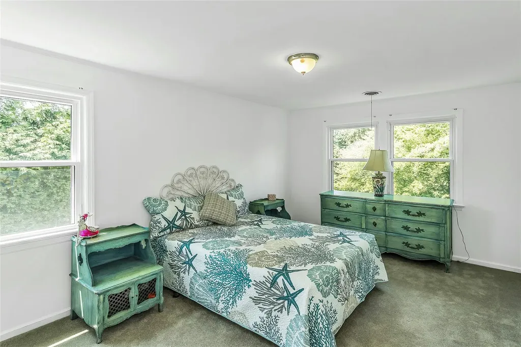 403 Titus Way East Williston NY 11596