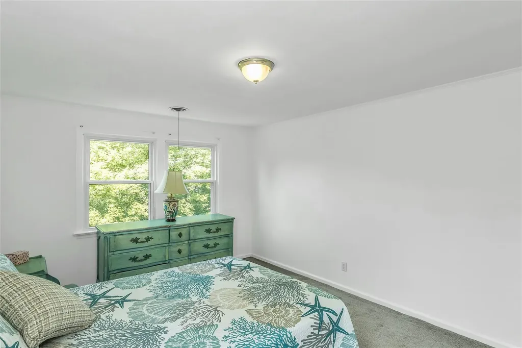 403 Titus Way East Williston NY 11596