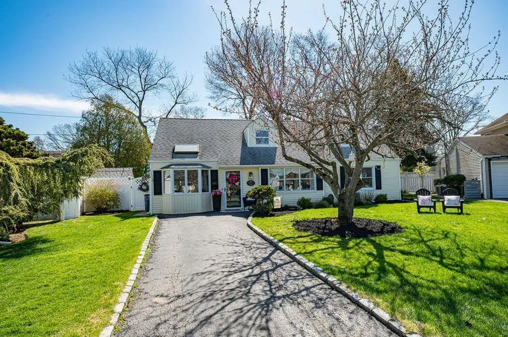1331 Harry Lane Merrick NY 11566