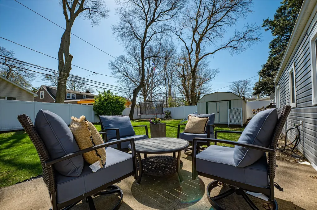 1331 Harry Lane Merrick NY 11566