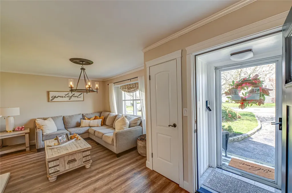 1331 Harry Lane Merrick NY 11566