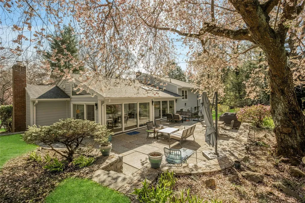 24 Doris Drive Scarsdale NY 10583