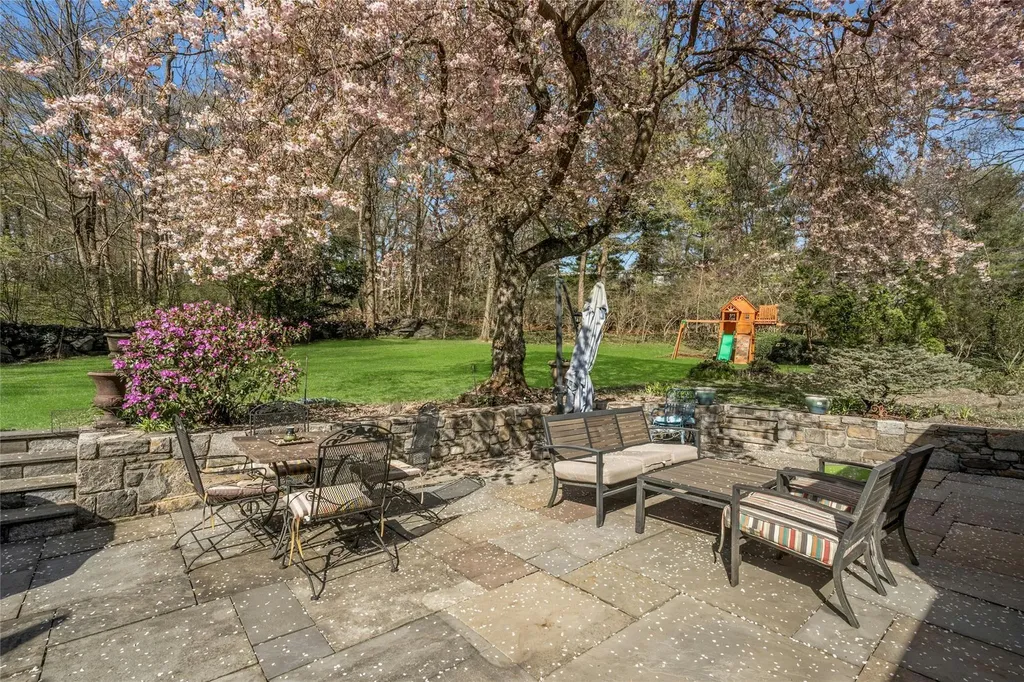 24 Doris Drive Scarsdale NY 10583