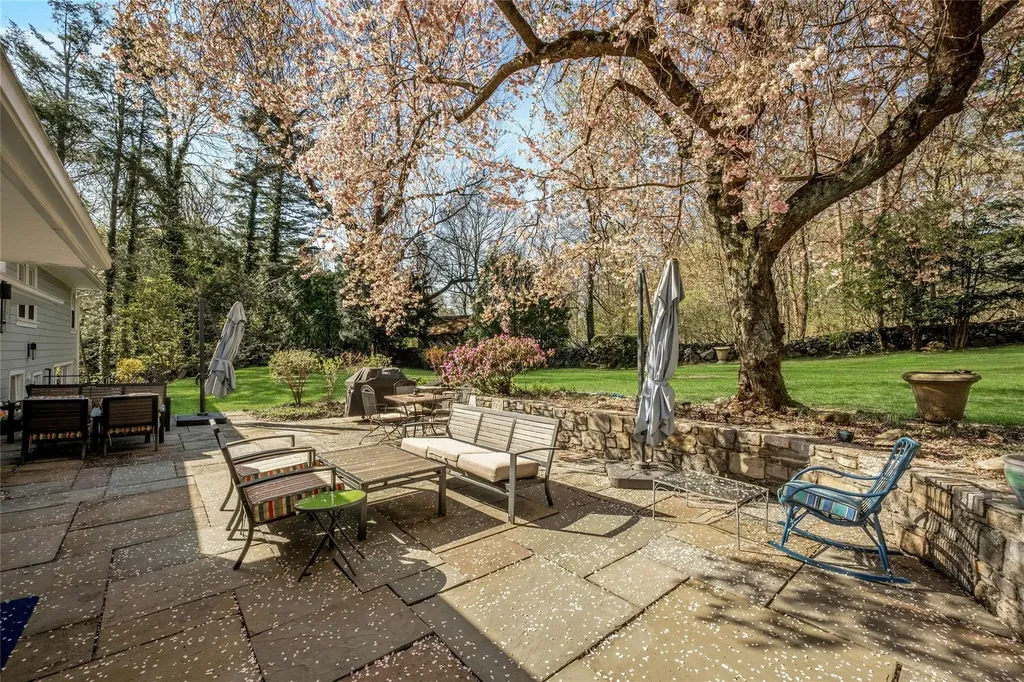 24 Doris Drive Scarsdale NY 10583
