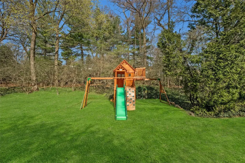 24 Doris Drive Scarsdale NY 10583