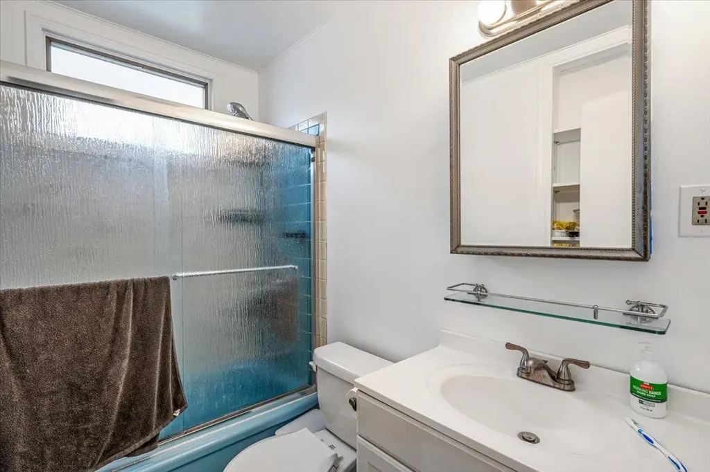 19 Parkside Lane North Babylon NY 11703