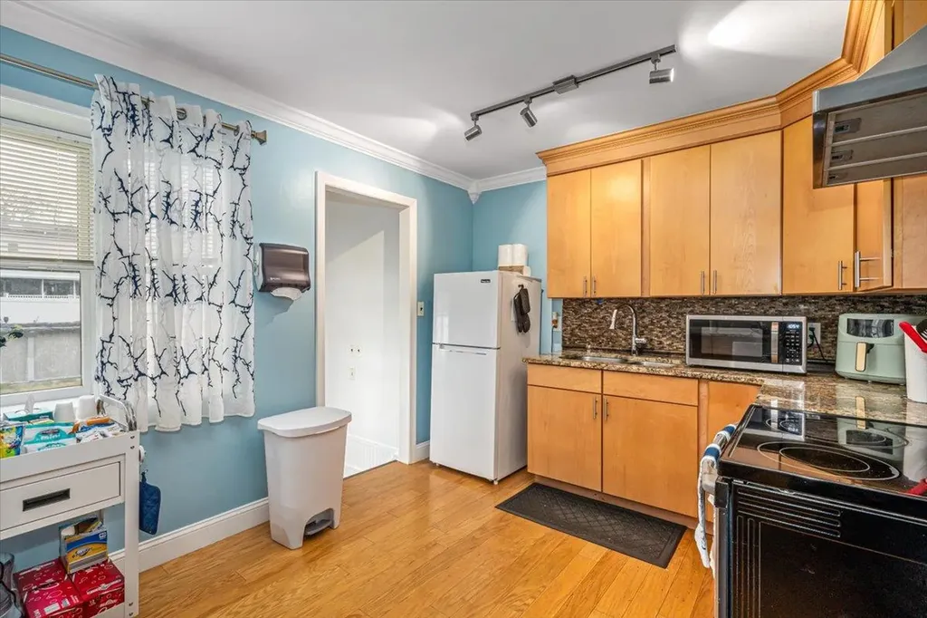 19 Parkside Lane North Babylon NY 11703