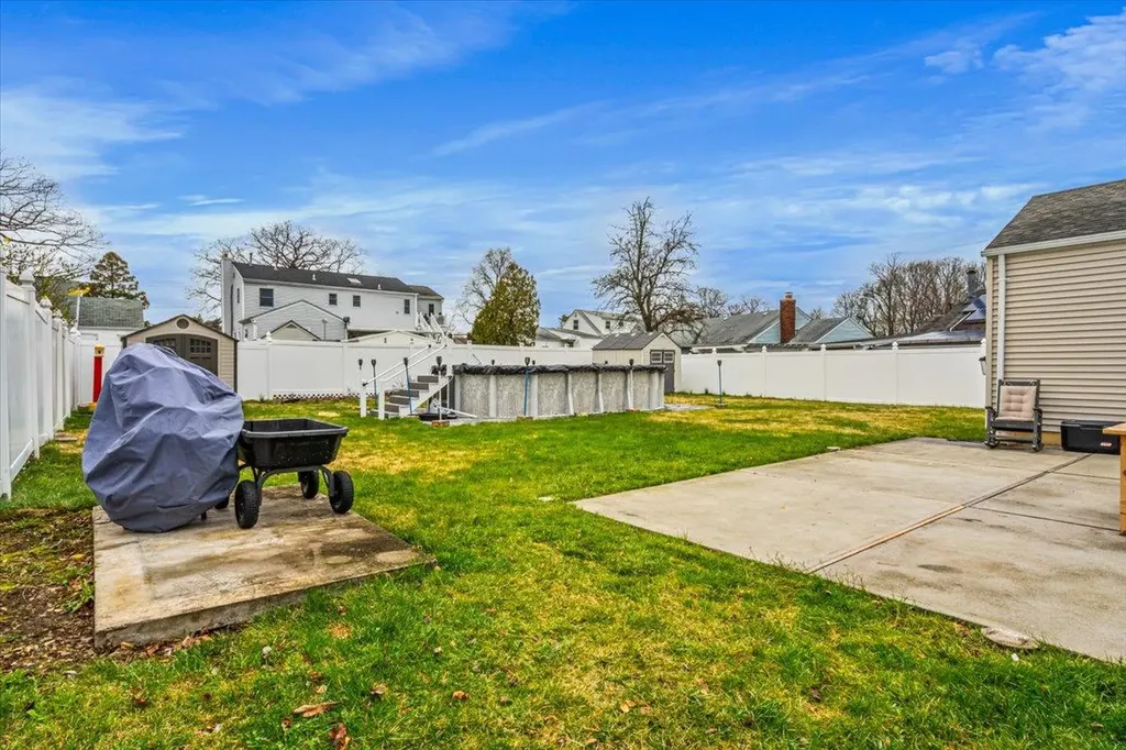 19 Parkside Lane North Babylon NY 11703