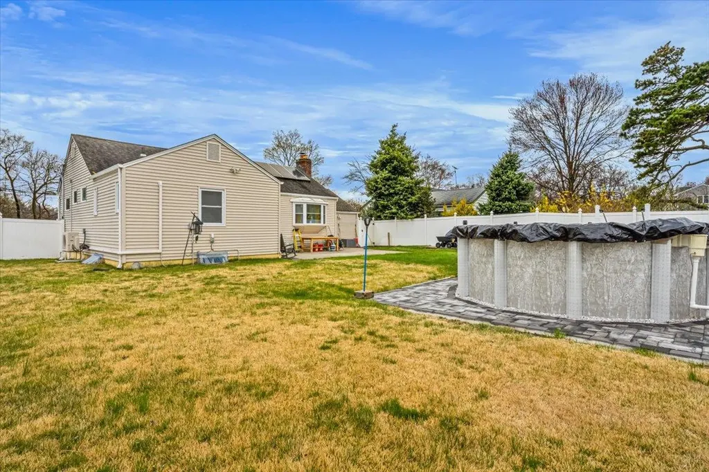 19 Parkside Lane North Babylon NY 11703