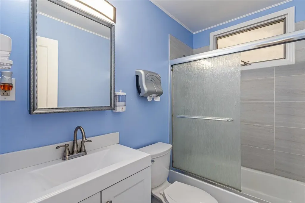19 Parkside Lane North Babylon NY 11703