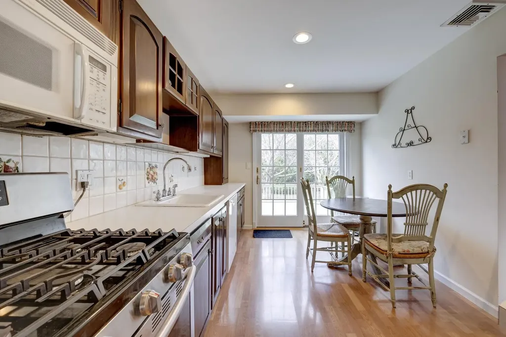 15 Hayrick Lane Commack NY 11725