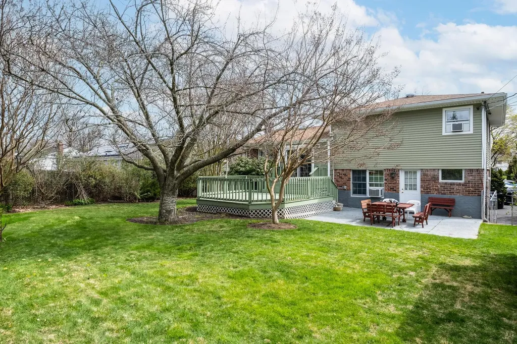 15 Hayrick Lane Commack NY 11725