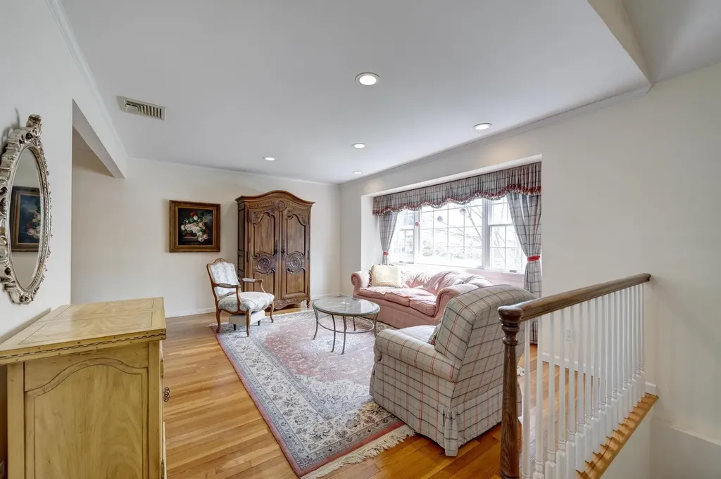 15 Hayrick Lane Commack NY 11725