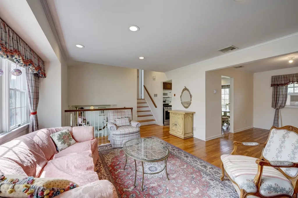 15 Hayrick Lane Commack NY 11725