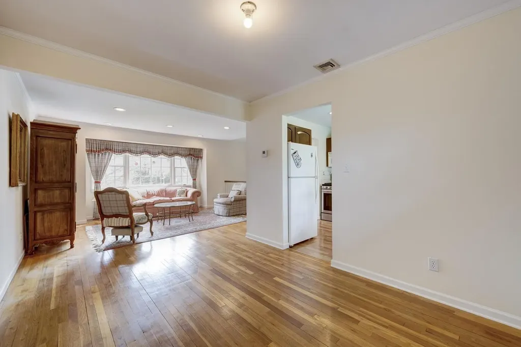 15 Hayrick Lane Commack NY 11725