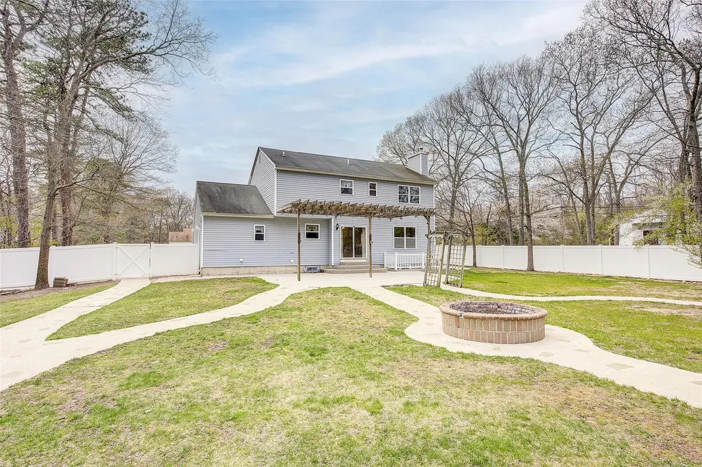 1 Richard Drive Medford NY 11763