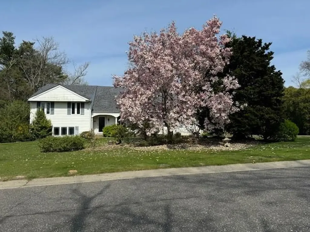 45 Crabapple Road Manhasset NY 11030