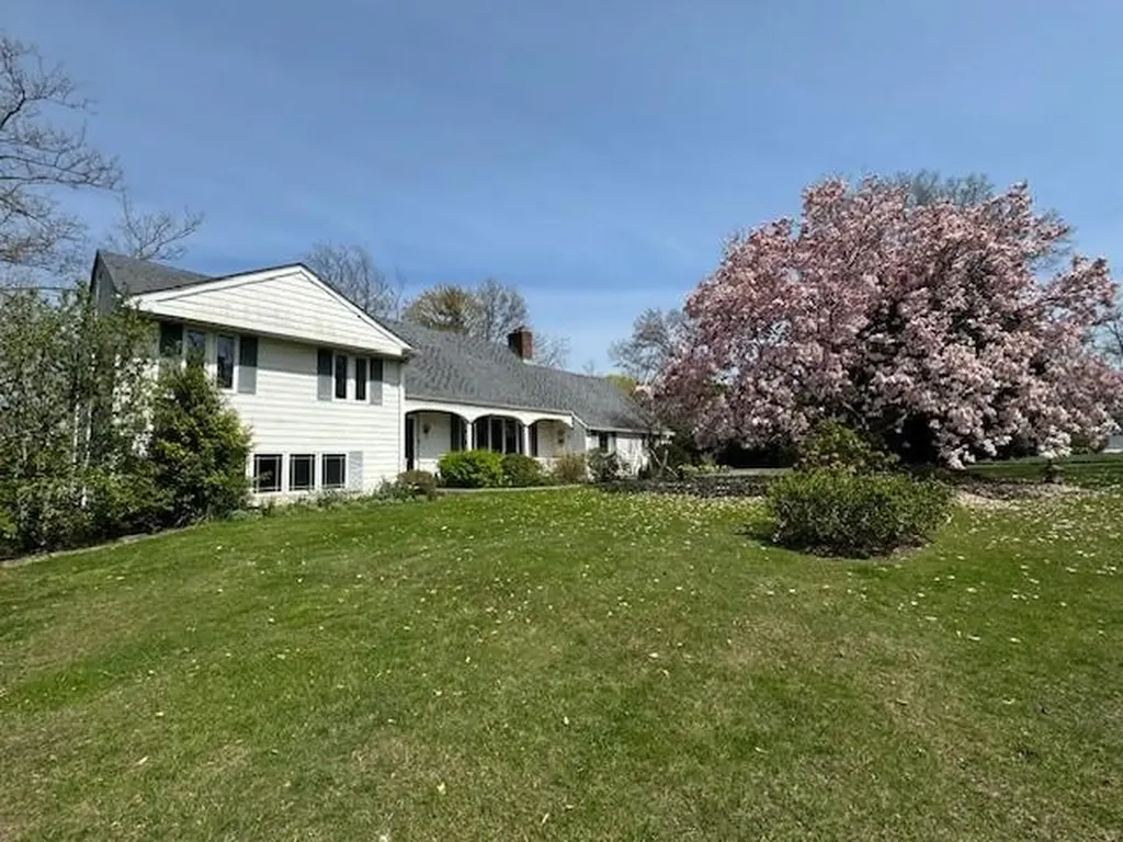 45 Crabapple Road Manhasset NY 11030