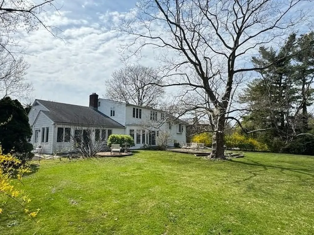 45 Crabapple Road Manhasset NY 11030