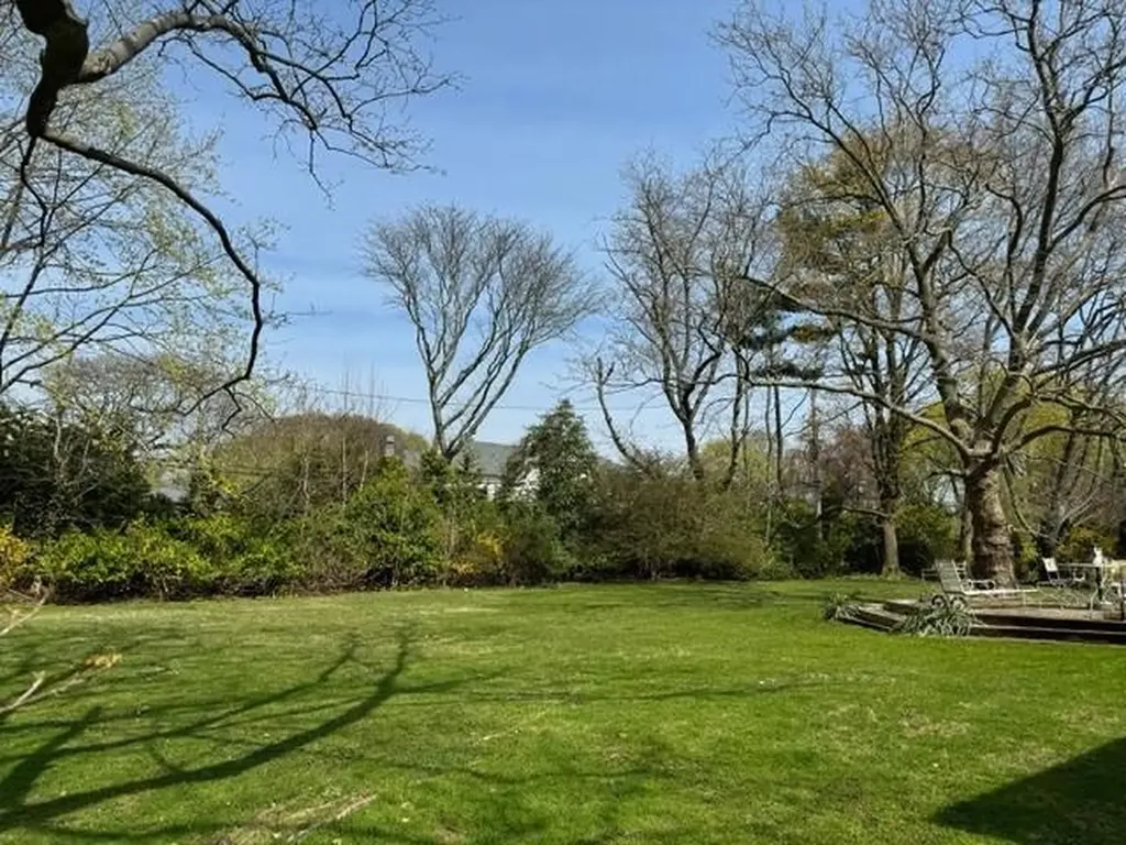 45 Crabapple Road Manhasset NY 11030