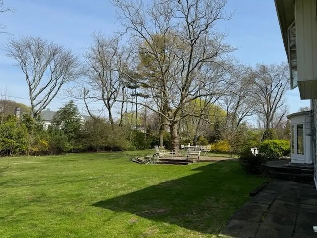 45 Crabapple Road Manhasset NY 11030